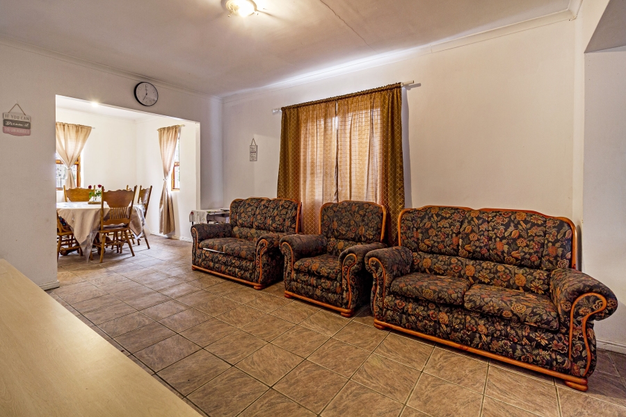 5 Bedroom Property for Sale in Bell Glen Western Cape